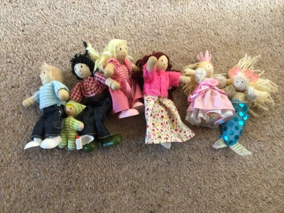 £7.99 • Buy Le Toy Van DOLL HOUSE DOLLS Kids 3yrs+ - 7 Figures