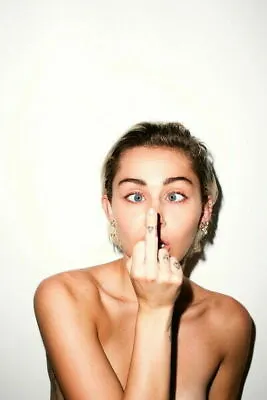 288170 Miley Cyrus American Singer Movie Star PRINT POSTER UK • £16.74
