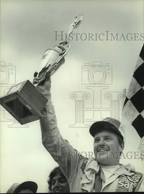 1982 Press Photo Race Car Driving Champ Dick Trickle Wins The Miller 200 Race • $12.99