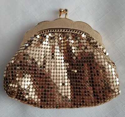 Small Vtg Gold Mesh Kisslock Change Purse Scalloped Frame Hong Kong • $9.99