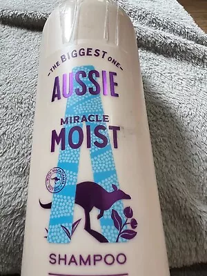 Aussie Miracle Moist Macadamia Nut Oil Hair Shampoo 675ml  • £9.99