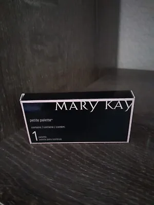 Mary Kay Petite Palette / Refillable Compact (unfilled)   • $9.95