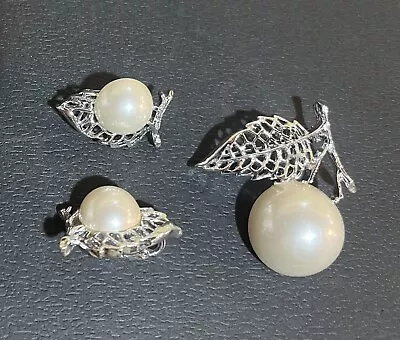 Vintage Sarah Coventry Nature's Pearl Brooch And Earring Set Silver Tone • $14.90