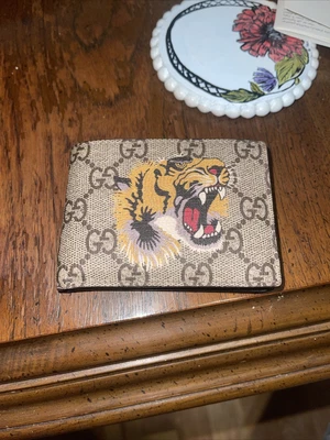 $200 • Buy Gucci Wallet Beige GG Supreme Signature Canvas Tiger Print - AUTHENTIC