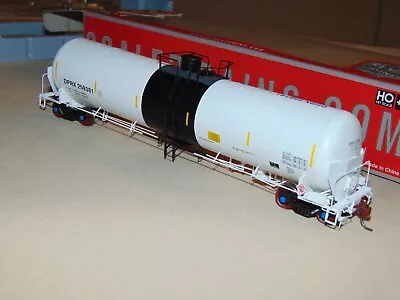 Scaletrains Ho 30043 Deep Rock Refining Crude Oil Tank Car In Original Box.. • $30