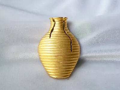 Vintage Ribbed Texture Cracked Urn Vase Gold Tone Brooch • $6.85
