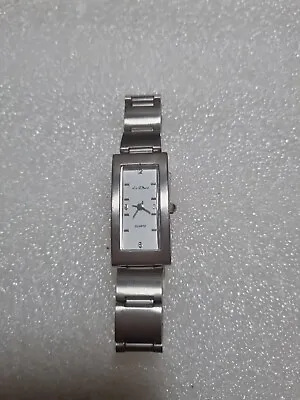 Le Chat Ladies Quartz Watch. Silver Bracelet Unusual White Dial Silver Case • £1.99