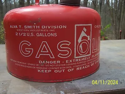 Vintage Chilton 2 1/2 Gallon Metal Gas Can With Vent ~ Made In USA • $28.50