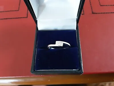 £135 • Buy 9ct White Gold Diamond Crossover Ring