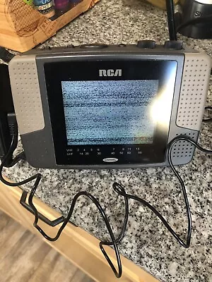 $29.99 • Buy RCA Model L4000BC Active Matrix 4 Inch Portable Handheld TV Working Used