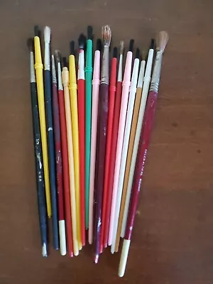 Lot Of 18 Artist Paintbrushes Plastic Simmons Grumbacher Cunnimgham • $10.25