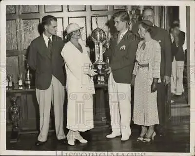 1933 Press Photo Admiral Moffett's Widow Gets Memorial Trophy In New York City • $15.88