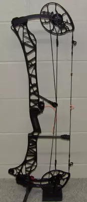 Used Mathews 2024 Lift 33 Bow - Black -  W/Mathews QAD MX Rest • $1699.99