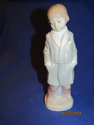 Vintage Lladro 8.25” #4900 Boy In Robe Figurine • $9.99