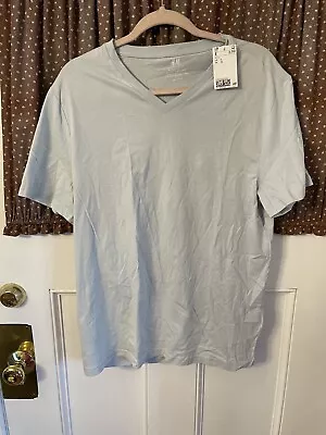 H&M Men's Short Sleeve Slim Fit V-Neck T-shirt Baby Blue W/ Stretch Size Large • $6.99