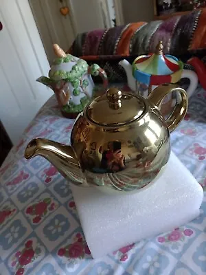 London Pottery Porcelain Globe Tea Pot With Strainer. Metallic Gold.  • £19