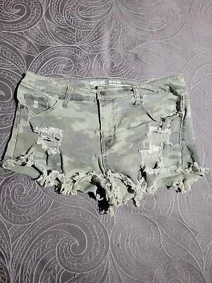 Mossimo Supply Co Camo Short Women's Shorts Size 12 Green Camouflage High Rise  • $9.99