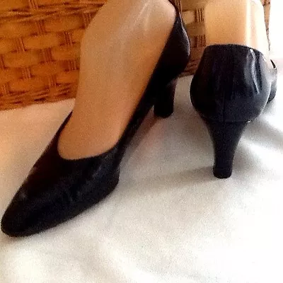 Bruno Magli Black Patent Leather 2.5” Heel  Classic Pumps 7.5AA • $29