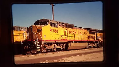 XTX12 35MM Train Slide ENGINE LOCOMOTIVE RR UP 9388 C408W WEST COLTON CA 1-1-09 • $9.32