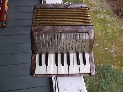 Vintage Hohner Mignon 17 Key 8 Button Accordion All Notes & Keys Work Great • $36