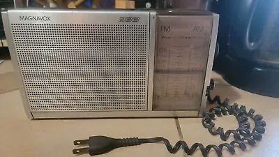 Vintage Magnavox AM/FM Model 299 Radio Works Amazing!  • $17.99