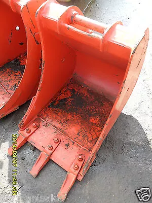 £180 • Buy 18  KOMATSU PC30/35 Digging Bucket Pin 35mm D/W 145mm C/C 200mm (674/721)