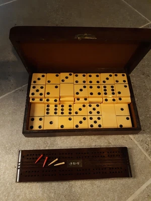 $44.95 • Buy Vintage Butterscotch Catalin Bakelite Domino Set  28 Pieces 2 3/16 L X 1 1/16 W 