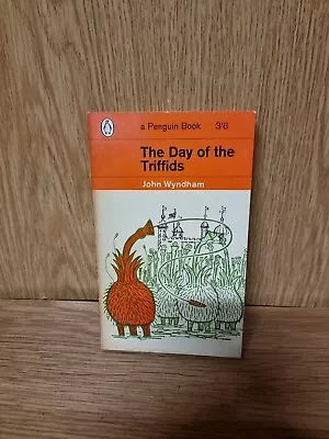 THE DAY OF THE TRIFFIDS BY JOHN WYNDHAM PAPERBACK PENGUIN 1964 (30t) • £8.50