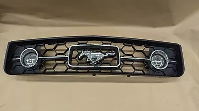 2005-2009 FORD MUSTANG HONEYCOMB GRILLE GRILL W/ PONY EMBLEM & FOG LIGHTS OEM • $250