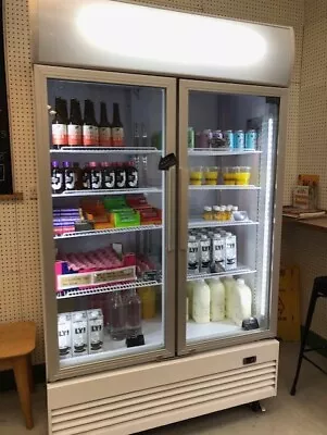 £900 • Buy Polar G-Series Upright Display Cooler With Light Box 950Ltr