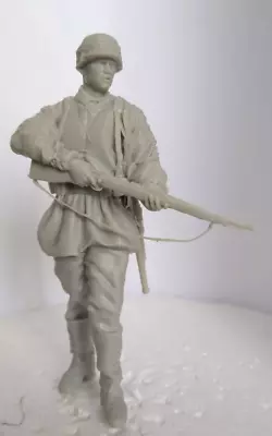 #499-1/16th SCALE-3D-SOLID RESIN-WW2 GERMAN SOLDIER WAFFEN SS WALKING RORWARD • £10.99