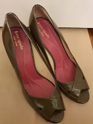 Kate Spade Shoes Black Green Pumps 7  1/2 Heels 1 Heel Cover Missing • $23