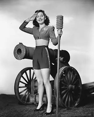 Actress GAIL RUSSELL Leggy Photo   (224-F ) • £11.26