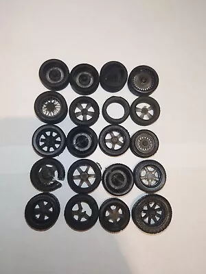 1/24 Set Of 20 Broken Wheels Tires Brake Discs For Garage Diorama  UNPAINTED • £8