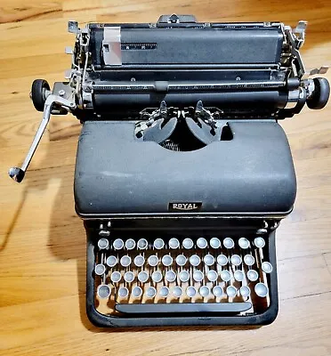 Vintage 1940's Royal KMM Magic Margin Typewriter • $30