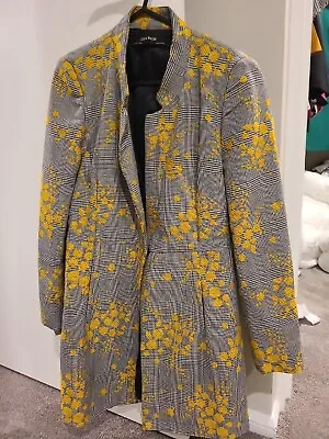 $40 • Buy Womens Zara Hounds Tooth & Yellow Mid Length Coat Size M