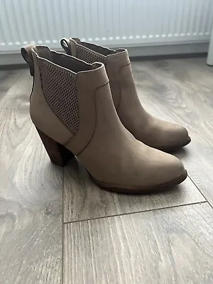 Ugg Boots UK Size 6 EU 38.5 (small Fitting) Only Worn Once  • £35