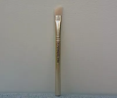£12.99 • Buy 1x MAC 575SE Angled Small Shadow Brush, Travel Size, Brand New!
