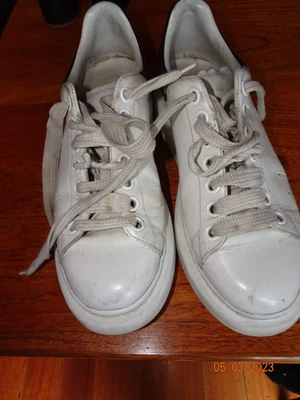 $65 • Buy Alexander McQueen Runners Size 39