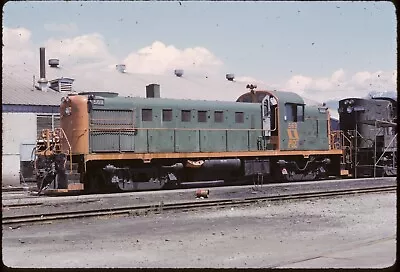 MB10-31 Original Colour Slide Pacific Great Eastern MLW RS3 #569 N. Vancouver • $2.19