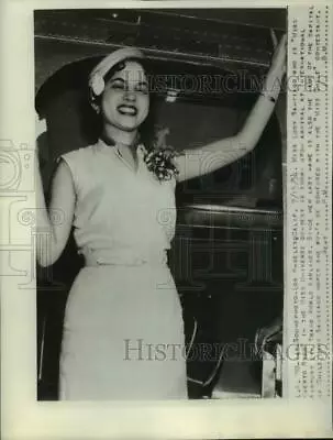 1954 Press Photo Miss Puerto Rico Lucy Santiago International Airport CA • $19.99