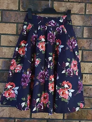 Ladies Skirt Brand Review Size 6 New • $50