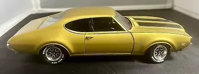 Ertl 1/18 Scale Diecast- 1969 Oldsmobile 442 W30 - Gold/Black • $65