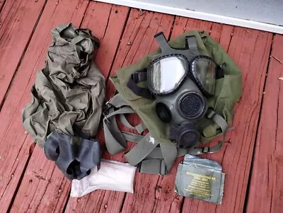 US Army M40 Gas Mask With Hood And Bag Medium Size No Filter. • $125