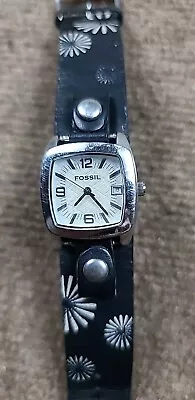 Fossil Womens Date  Watch  Black Square Face Leather Band Used Very Lookin Watch • $16.97