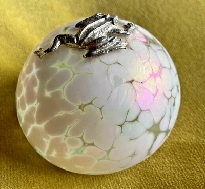£18.99 • Buy Heron Glass White Mottled  Iridescent  Lustre Pebble Frog  Paperweight   6.5 Cm