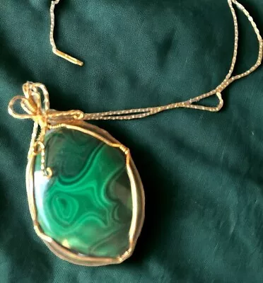 Dainty GORGEOUS Vintage 14KT GOLD & MALACHITE Pendant Drop Necklace  • $119