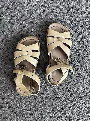 Girls  Saltwater Sandals Size 10 • $20