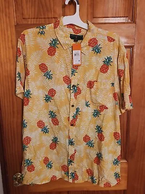 MARGARITAVILLE Men Large Allover Pineapple Print 100% Rayon Hawaiian Shirt NEW • $11.99