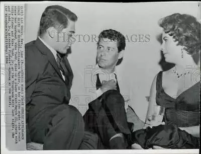 1958 Press Photo Elizabeth Taylor/Mike Todd Jr./Eddie Fisher Chat In Las Vegas • $17.99